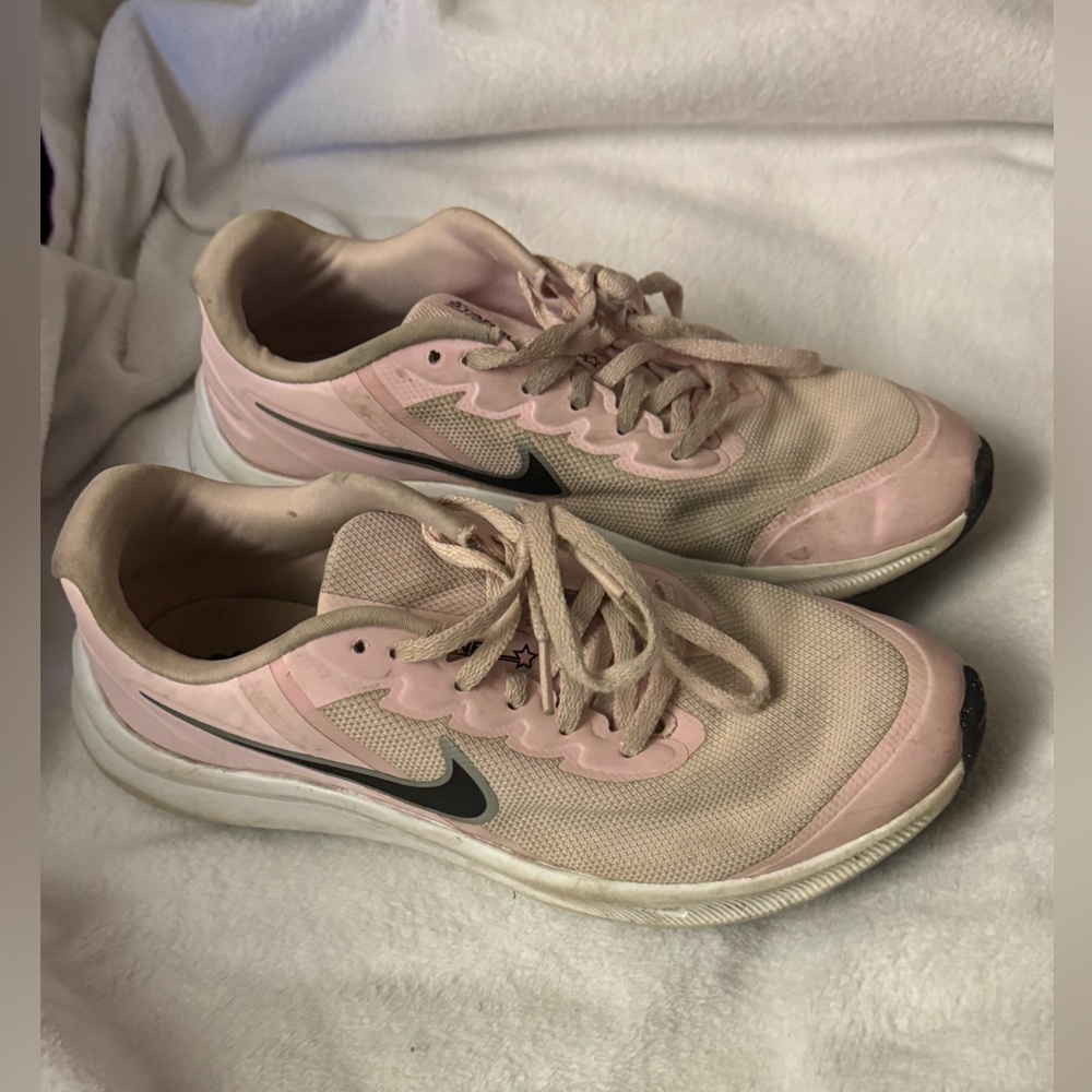 Nike Star runner pink sneakers used
